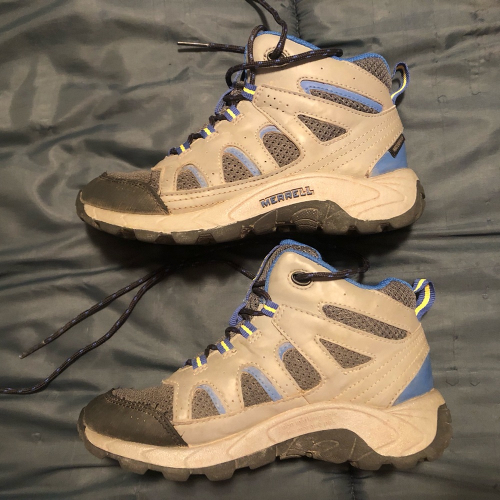 Merrell Oakcreek Mid Lace kids waterproof hiking boots size 13.